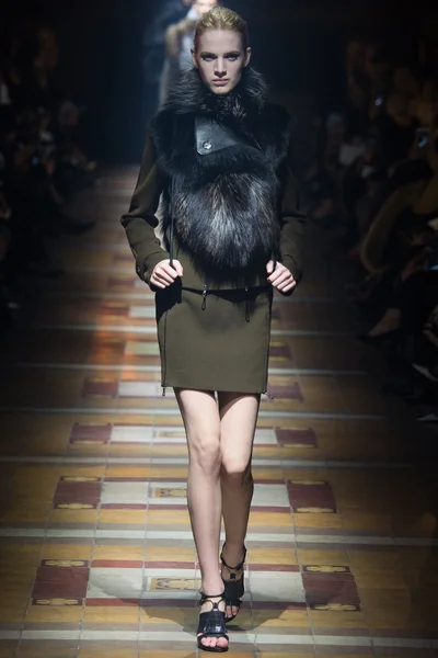 Look 26